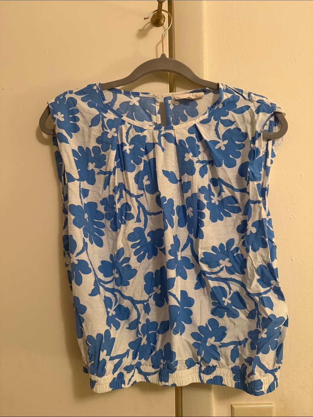MELLODAY White and Blue Floral Sleeveless Top